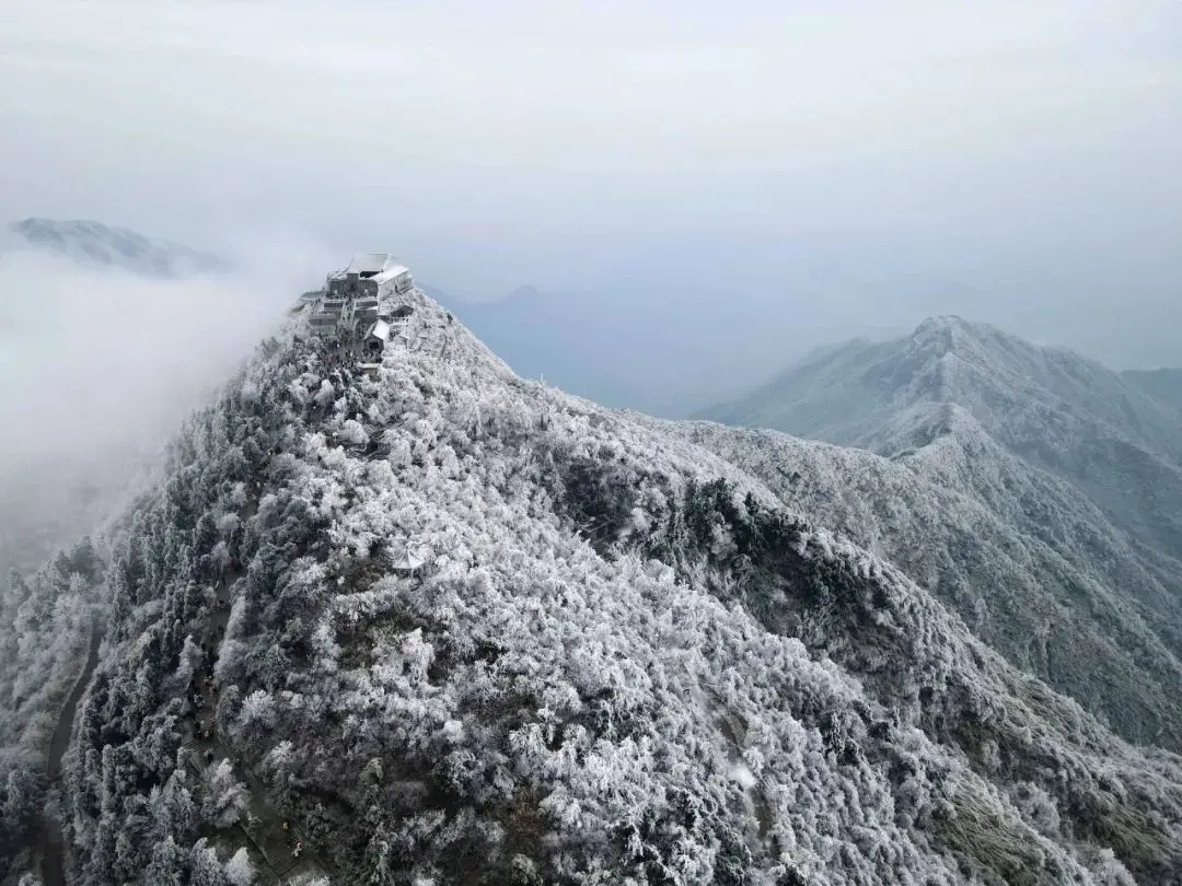 湖南南岳衡山雾凇，从广州出发仅两小时高铁，像天宫一样绝美