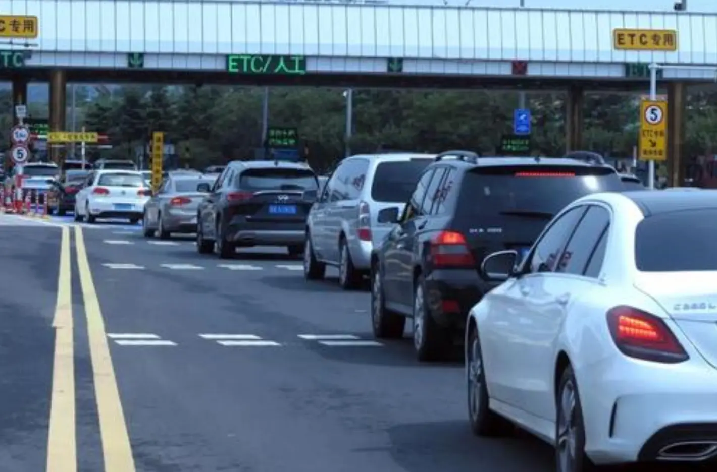 限速120KM/H，如果跑125算超速行驶吗？交警：我再说一次，记好了