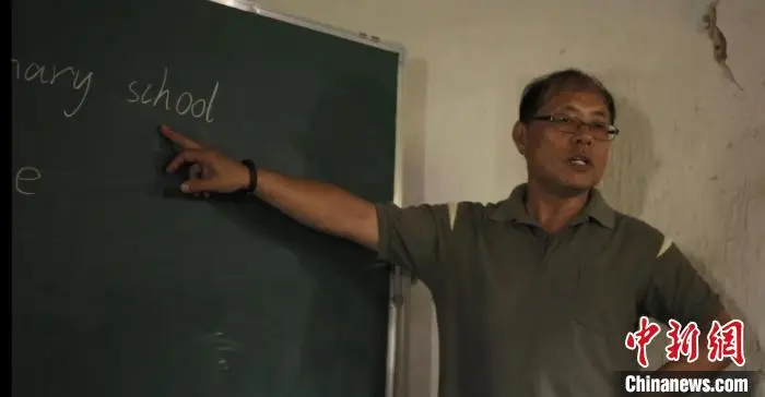 港人龐志華心繫鄉村教育十餘載：能幫到人 就很開心