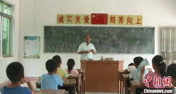 港人龐志華心繫鄉村教育十餘載：能幫到人 就很開心