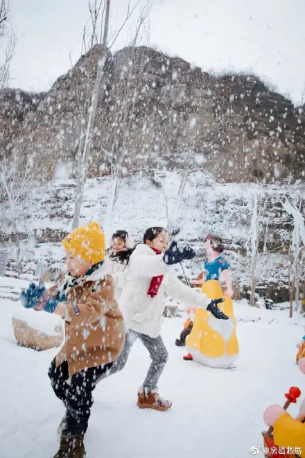 京西冰雪琉璃村庄来了！