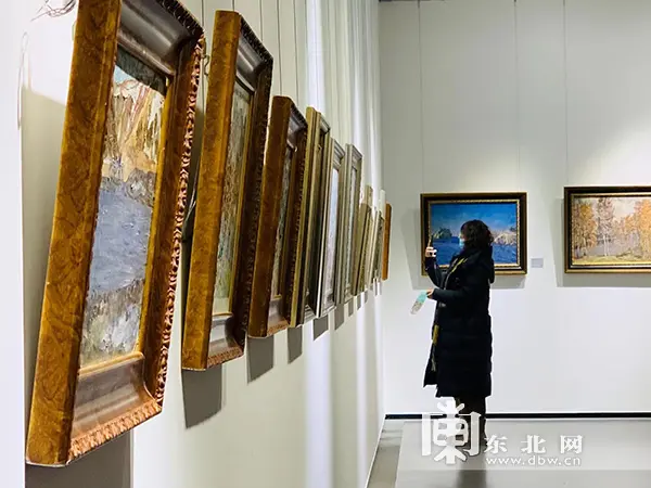 “顿河岸边的白桦林”油画展在哈开展