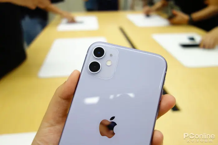 iphone11和xsmax哪个好？看完你就知道了