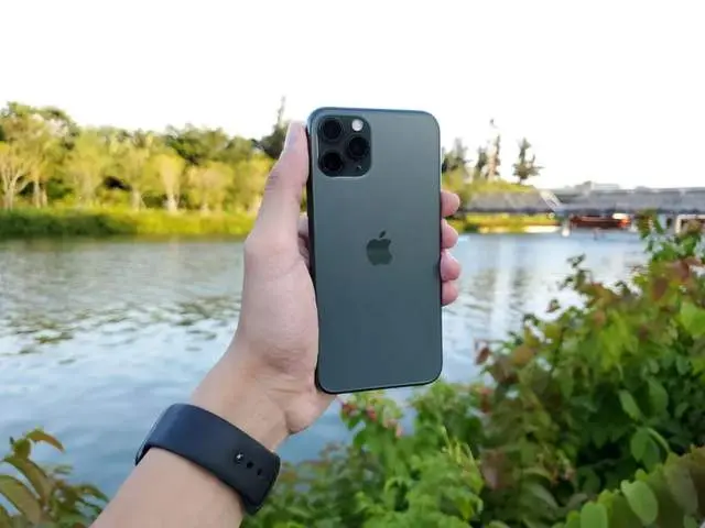 别等iPhone 13，这款手机完全能满足你