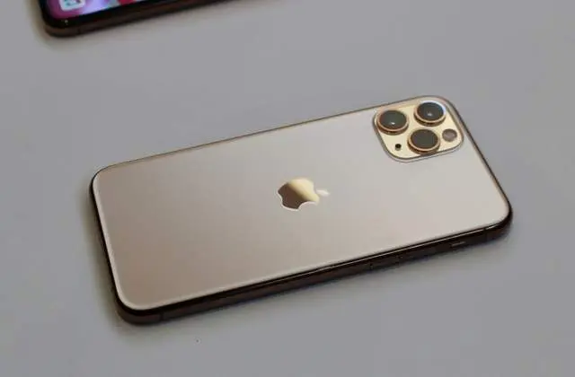 别等iPhone 13，这款手机完全能满足你