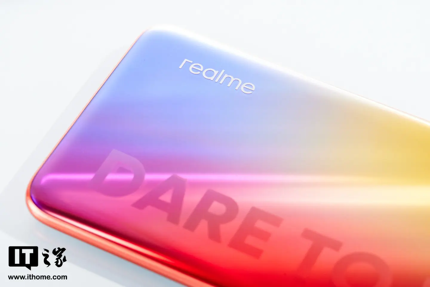 “锦鲤”手机 realme 真我 V15 图赏