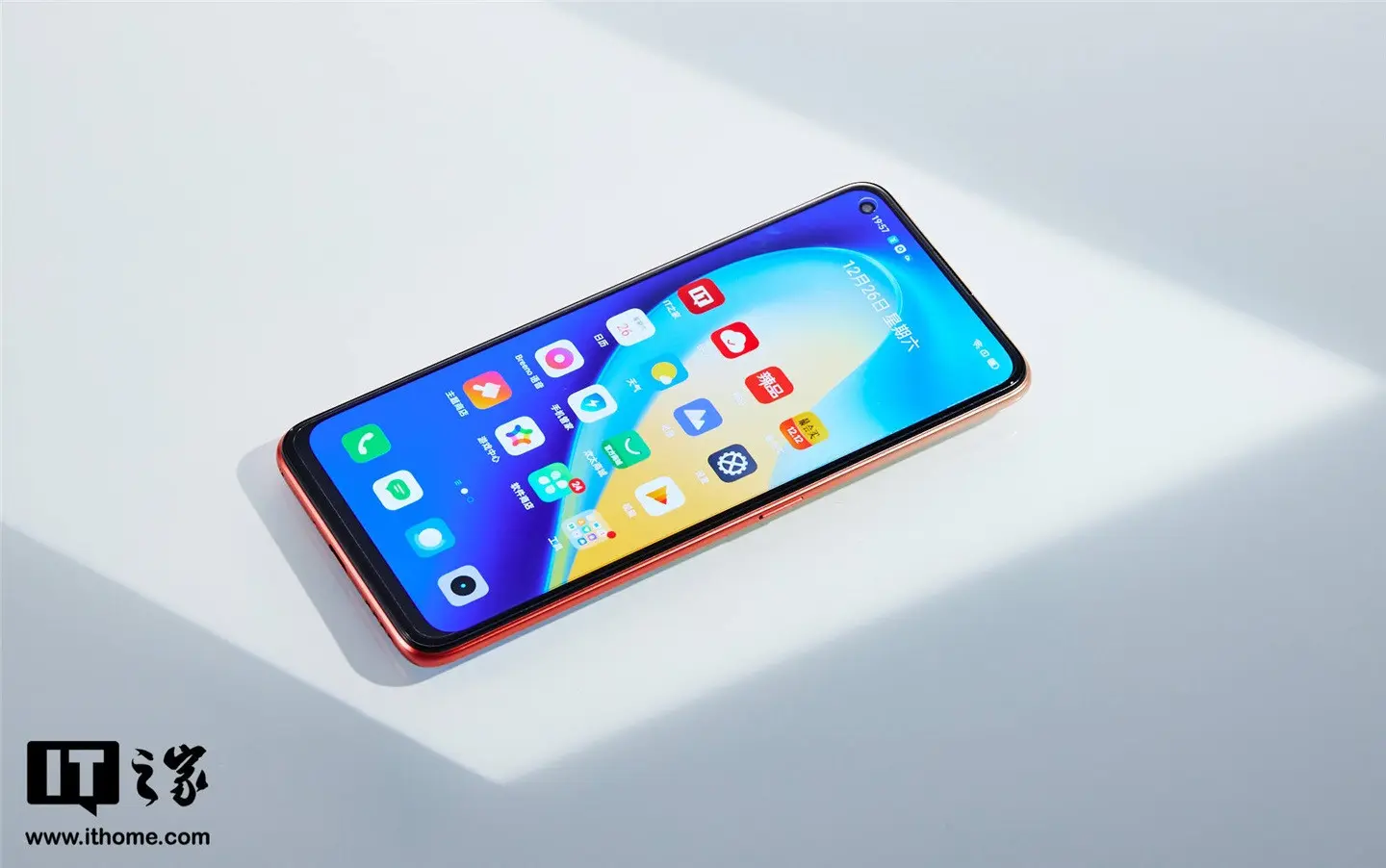 “锦鲤”手机 realme 真我 V15 图赏