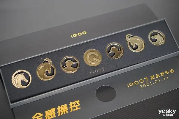 iQOO 7手机发布会邀请函到手！七枚徽章暗示重磅升级