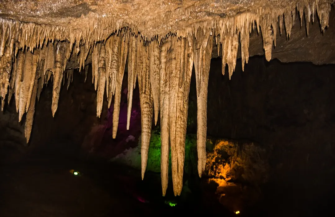 辽宁发现世界第一长地下充水溶洞，外面冰天雪地，进入洞内却流汗