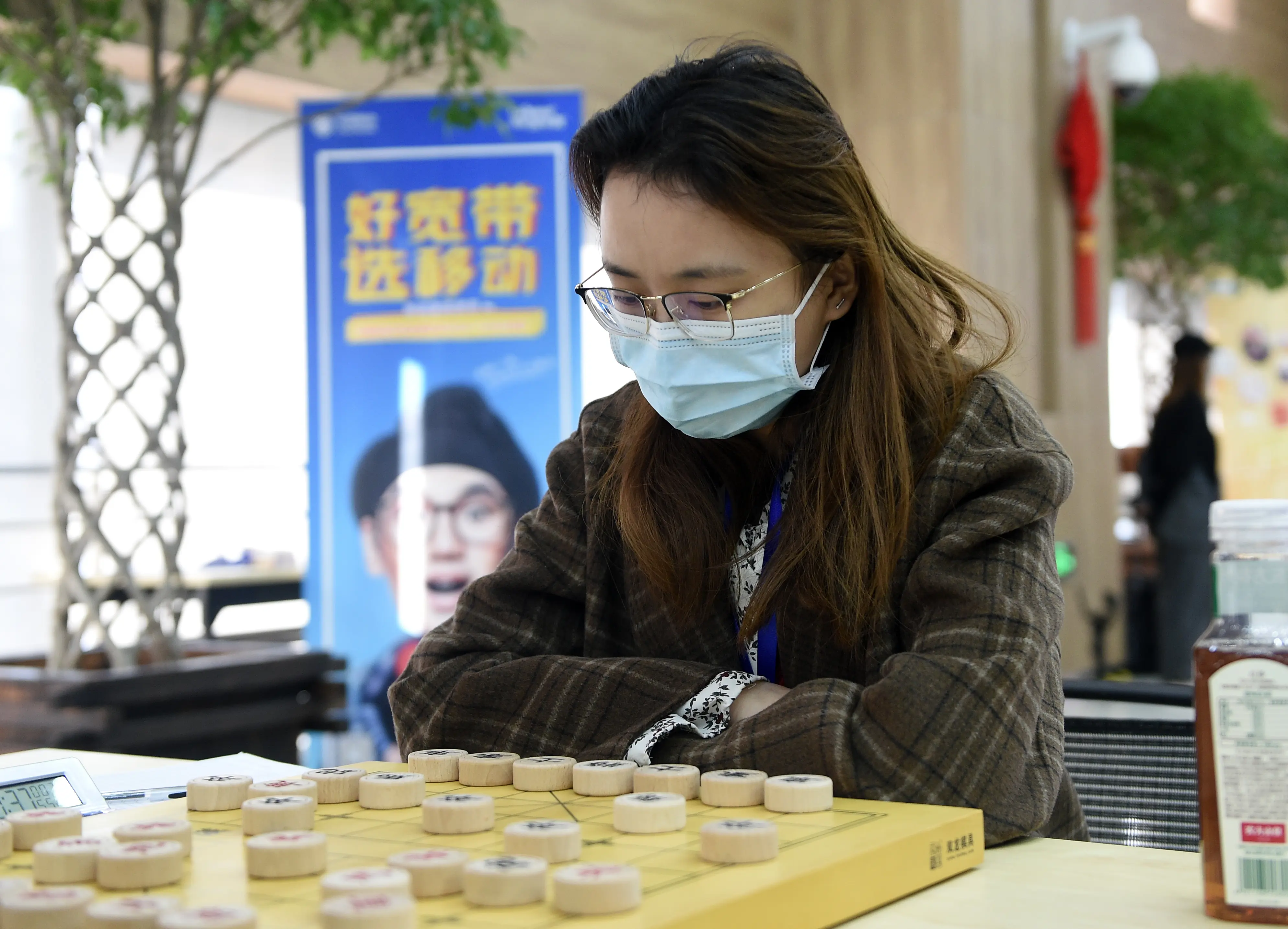 业余棋手击败象棋大师！王廓加冕全国棋王，生活中他是公务员