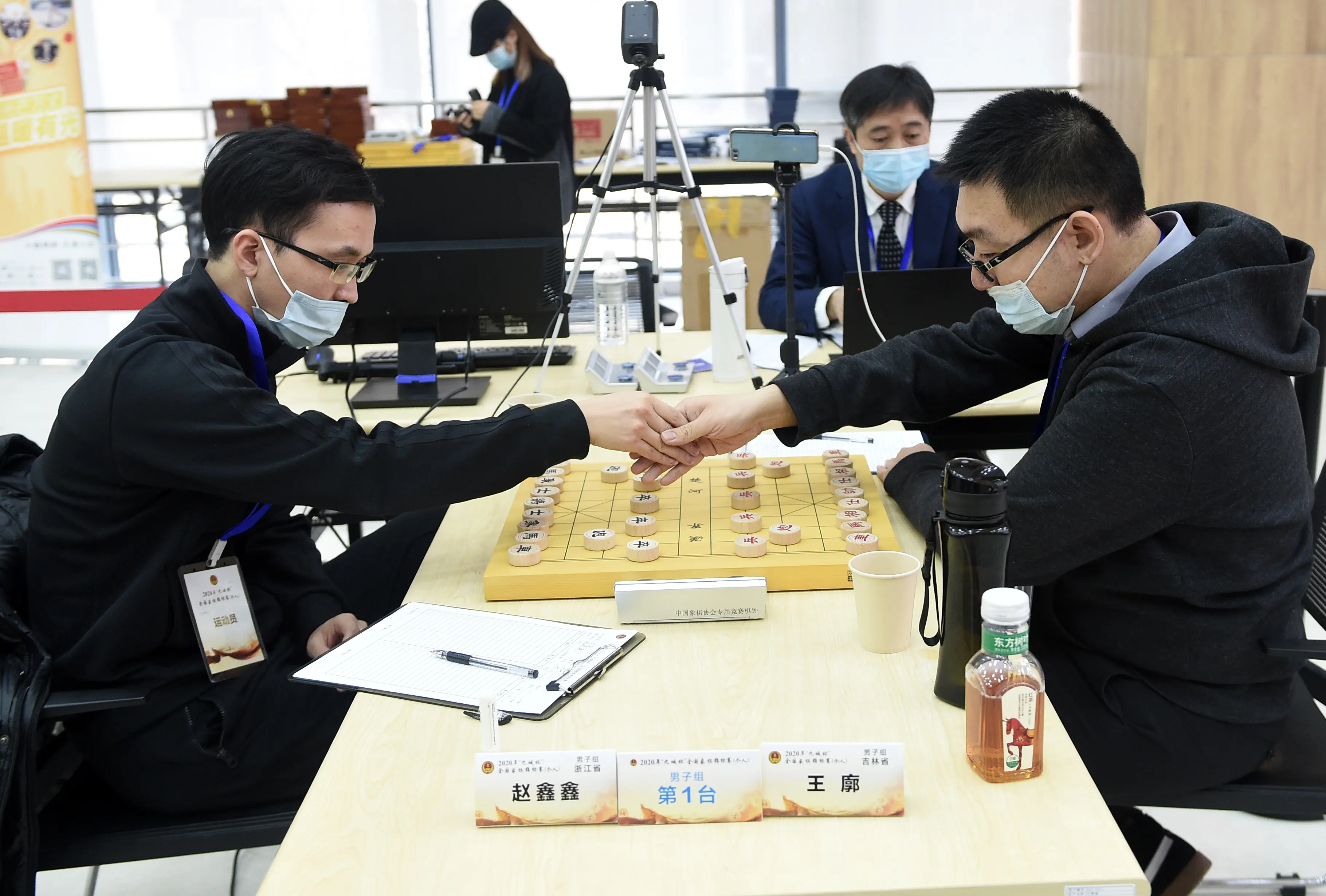 业余棋手击败象棋大师！王廓加冕全国棋王，生活中他是公务员