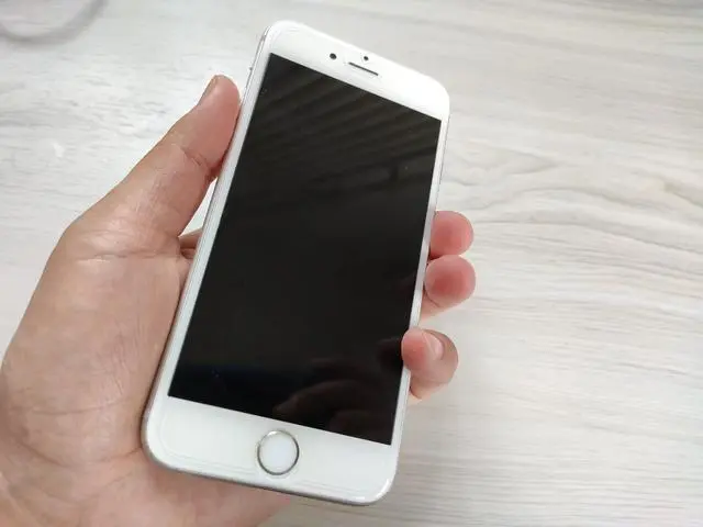 iPhone11PM用久了，再用回iPhone6s，手感真叫一个爽