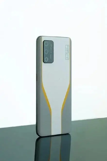 realme Race 获海外认证，配备 125W 有线充电