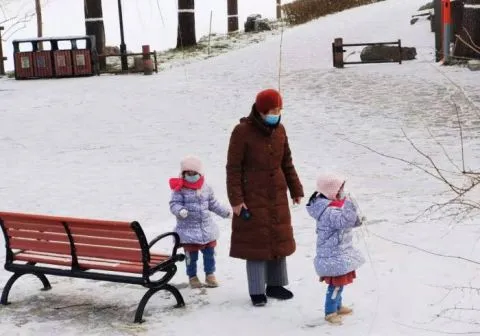 视点｜下雪啦 市民北京柳荫公园赏雪玩乐