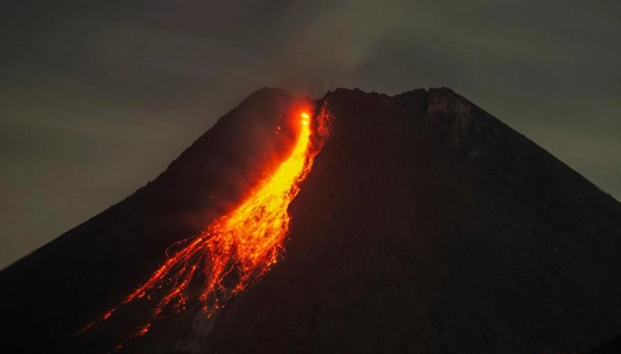 默拉皮火山喷发