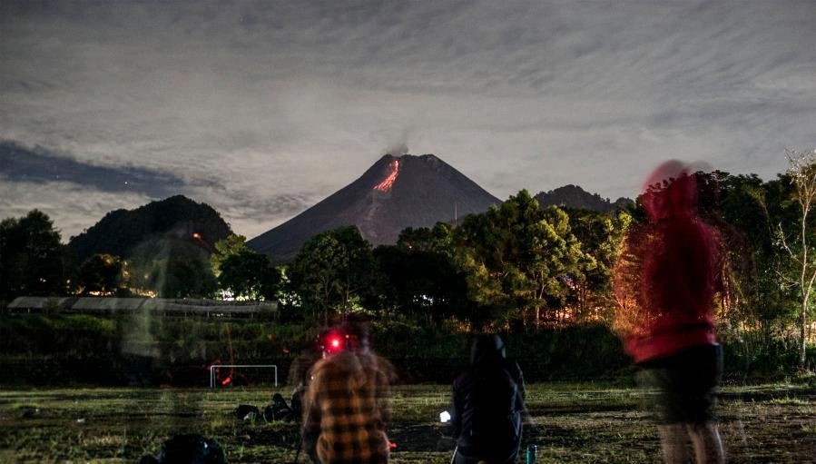 默拉皮火山喷发