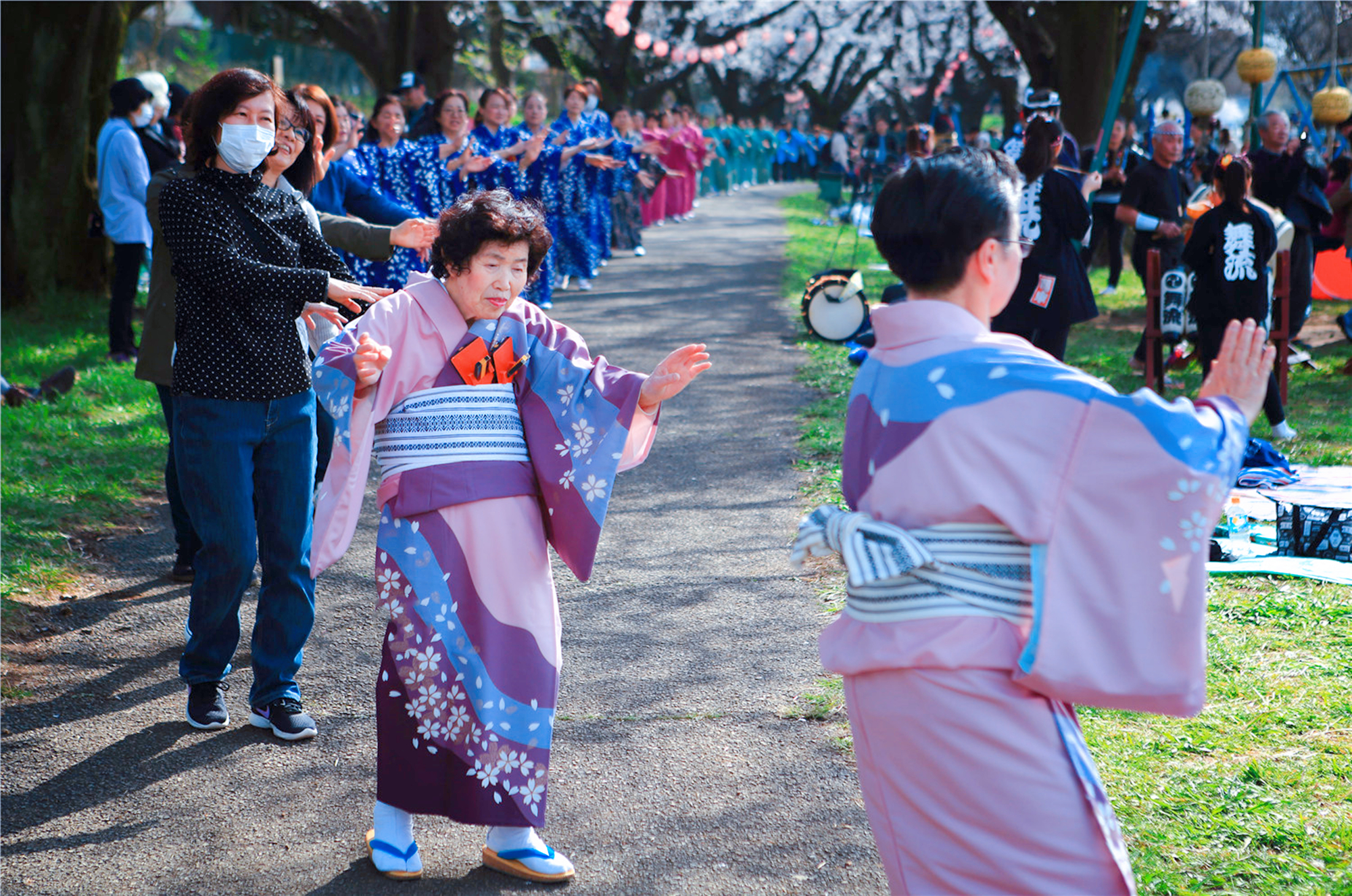 众多日本人返回中国“祭祖”？自称秦始皇后代