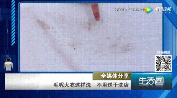 毛呢大衣脏了非得送去洗衣店？在家“毛巾＋温水”就能搞定！