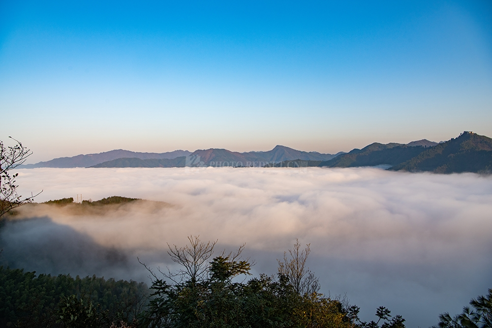 在怀化洪江看云涛雾海 磅礴奇美不亚于黄山