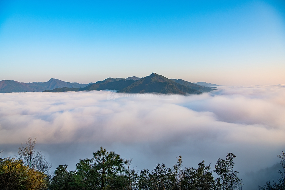 在怀化洪江看云涛雾海 磅礴奇美不亚于黄山