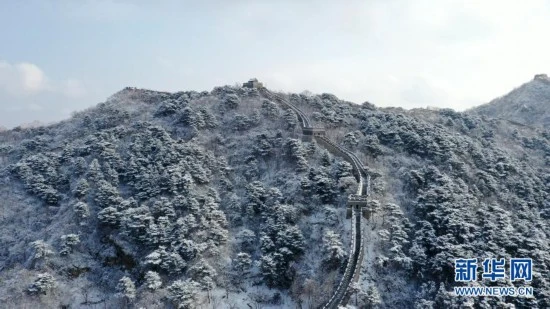 古长城上雪茫茫