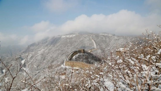 古长城上雪茫茫