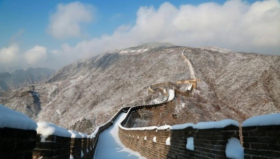 古长城上雪茫茫