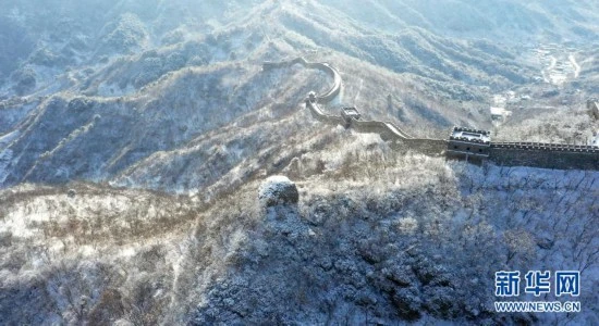 古长城上雪茫茫