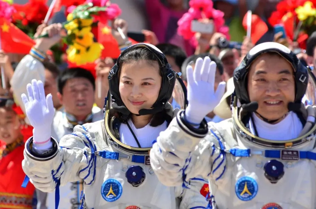 在太空，为何这种病见到女宇航员就好了？为何回地球后不许怀孕？