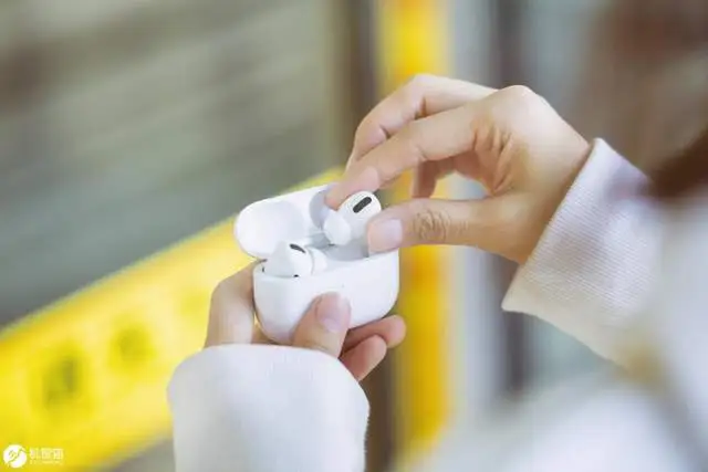 为什么有人天天耳朵上戴着AirPods？