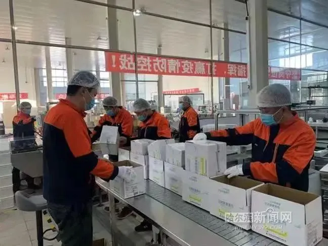 消毒物资生产企业满负荷生产丨大荒环宇日产消毒液1000件达产能峰值