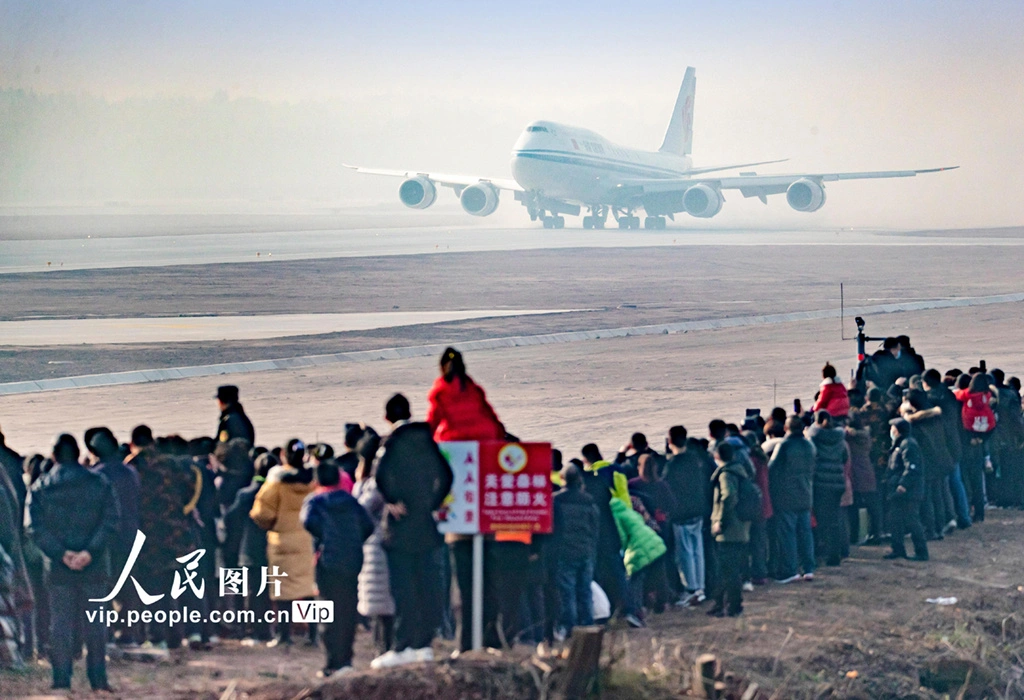 成都天府国际机场试飞成功