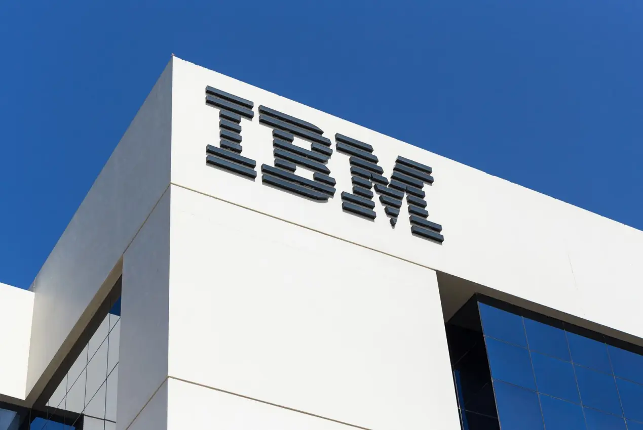 连续10季度营收下降的IBM，转型为何这么难？