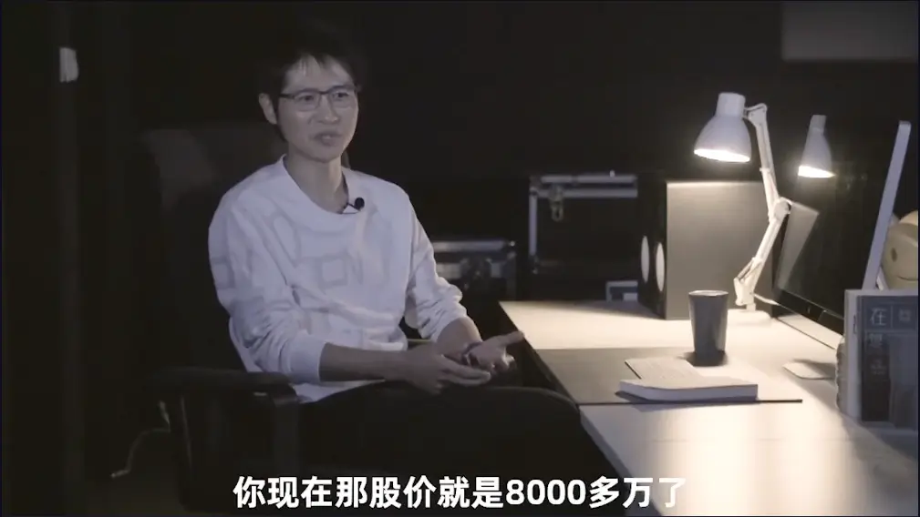 韩寒咋了？买了辆漏雨的特斯拉，竟错过了8000万元！网友调侃：跟你反着来就对了！