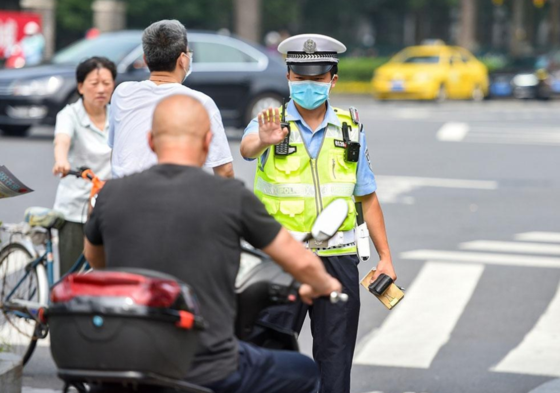 交通部提醒：2021年，电动车“四禁”正式启动，抓到一次罚款200