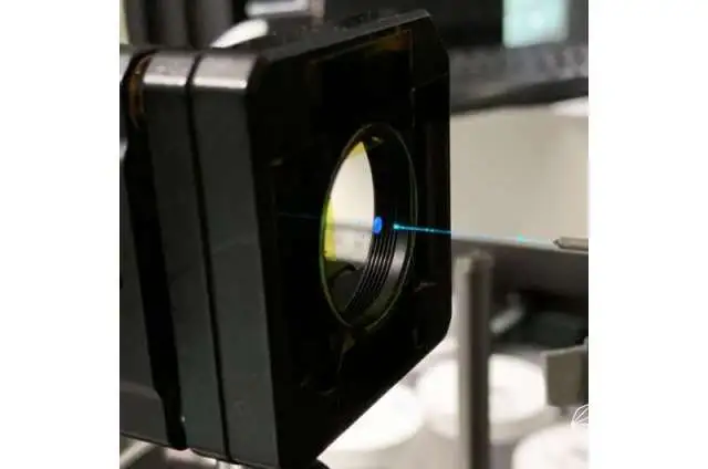 VR/AR设备更薄了！哈佛大学突破光学瓶颈，成功研发毫米级平面透镜