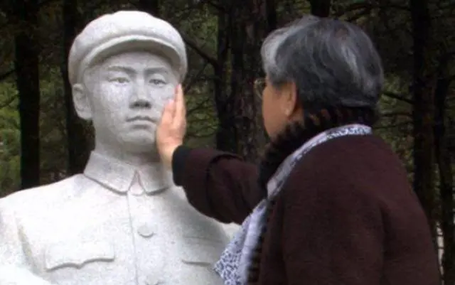 刘思齐在毛岸英牺牲多年后再婚，80岁时带儿女，前往朝鲜扫墓