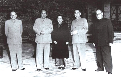 1976年，为何宋庆龄在周恩来追悼会上拂袖而去？