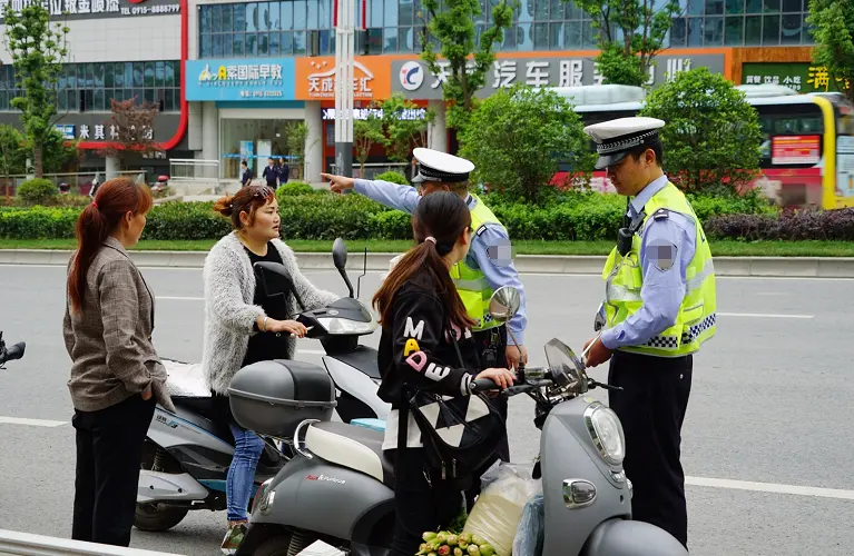 车主请注意，2月起，电动车这些行为将严查，不留情面，直接查扣