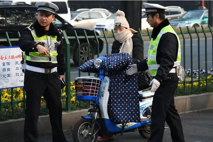 车主请注意，2月起，电动车这些行为将严查，不留情面，直接查扣