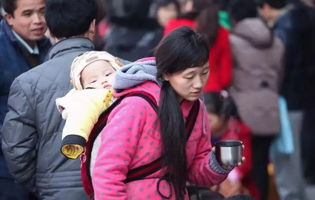 妈妈偷看女儿的日记，第1页就看不下去了，哭着祈求女儿的原谅