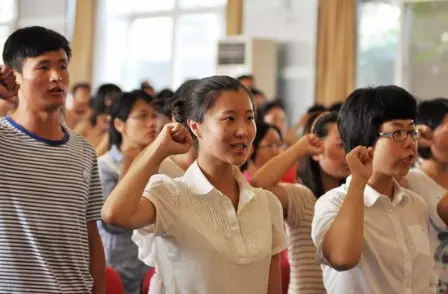 教育部发布新通知，中小学生们欢呼不已，老师却表示压力山大