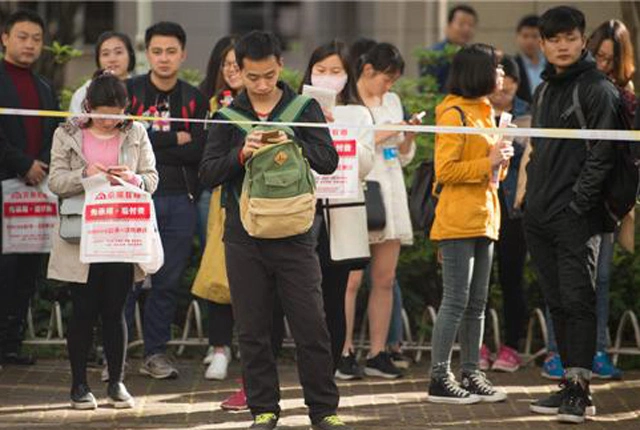 又一行工资改革，“铁饭碗”更香了？官方下命令，今年工资有保障