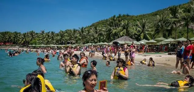 在越南旅游，如果不小心握了当地女性的手，还能离开越南吗？