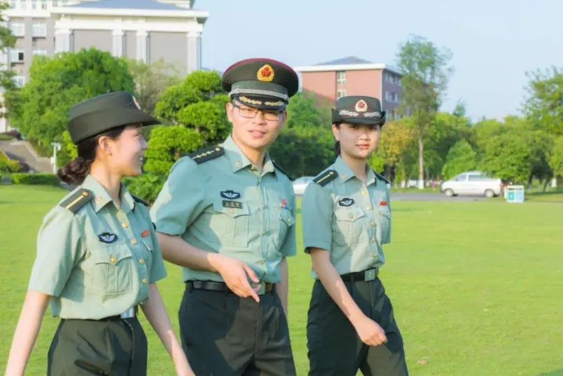 铁饭碗幸福值排行榜，医生与教师名次靠后，榜首轻松稳定招人羡慕