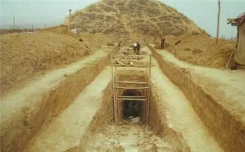 宁夏出土一开国将军墓，考古队发掘一半仓皇退出：快请当地驻军来