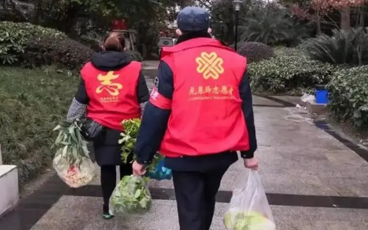 一张“核酸检测照”刷屏：家长最大的失败是教出一个没教养的孩子