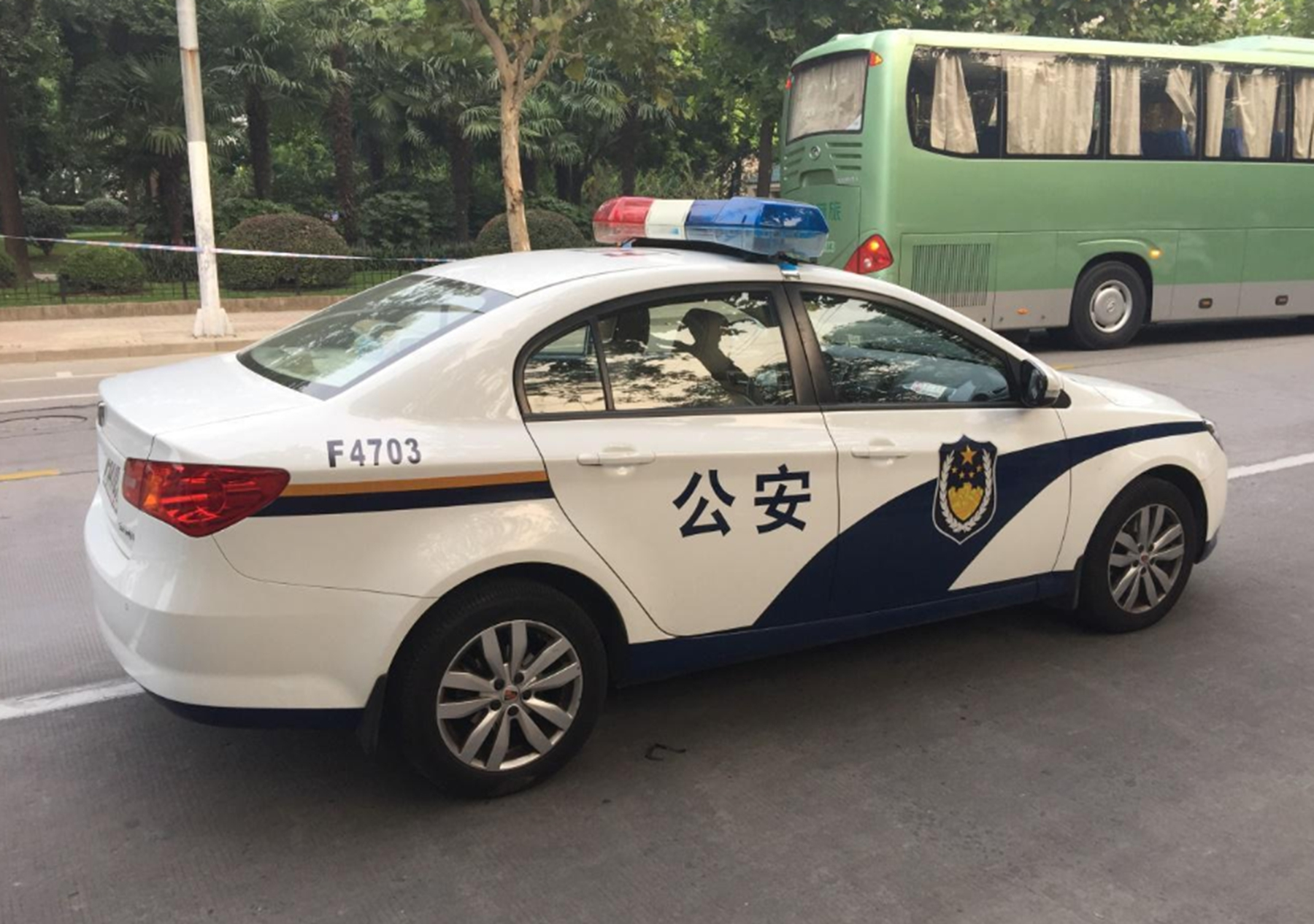 北京街头一辆“迈腾”走红，车身喷“警车漆”，交警看到不淡定了