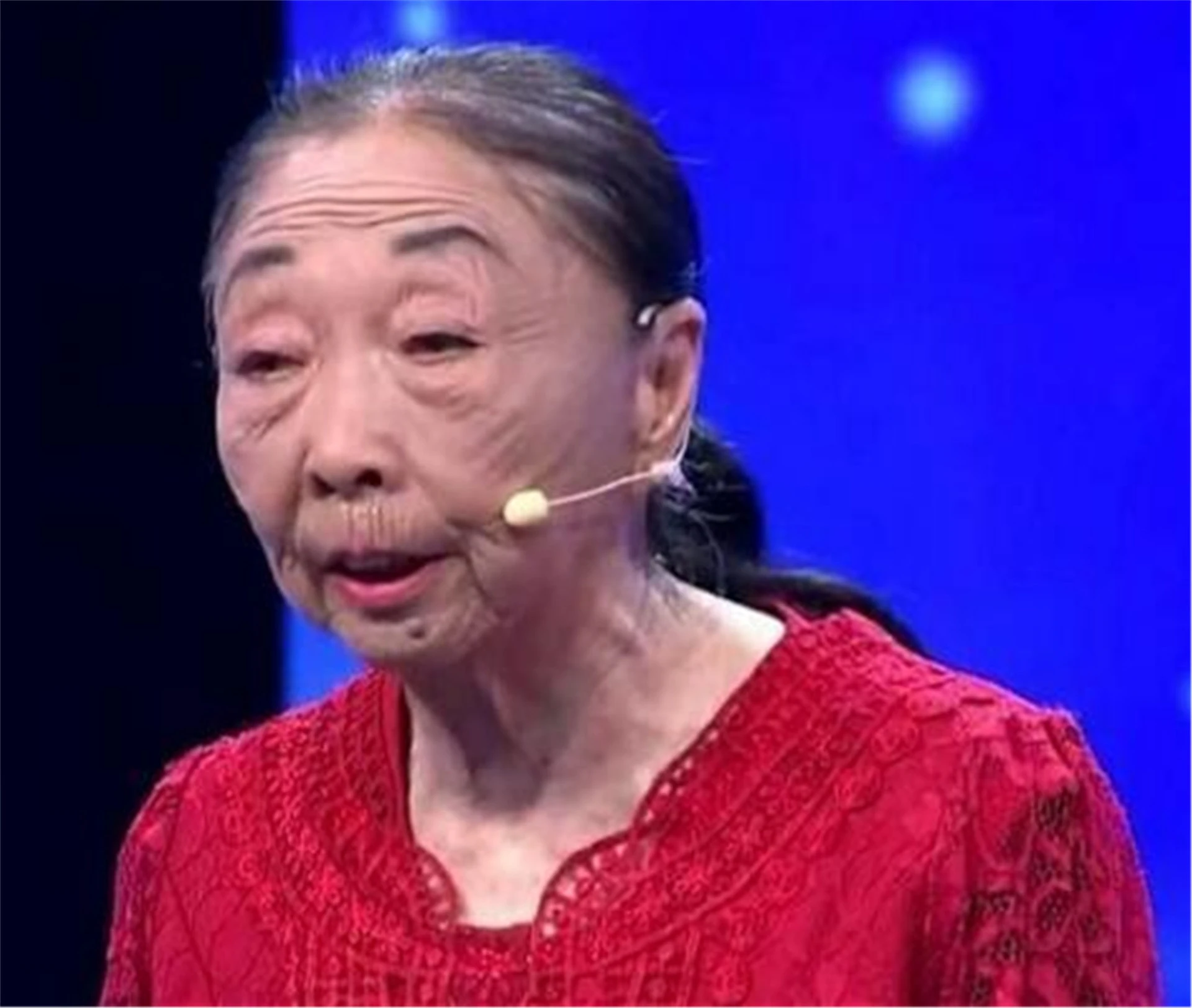 “老妻少夫”：25岁小伙不顾家人反对，执意娶59岁老太，结果怎样