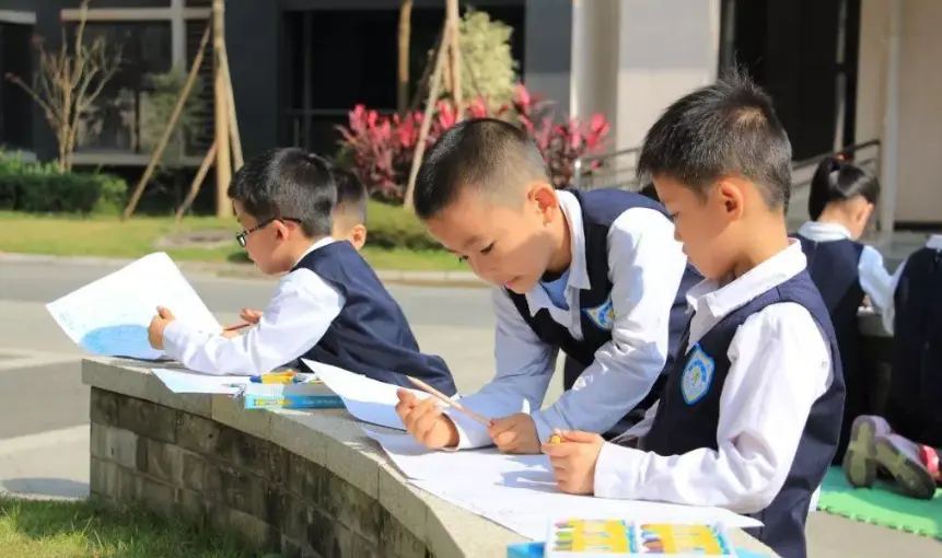 郭晶晶儿子幼儿园收费单曝光，看完上面的数字，很多父母沉默了